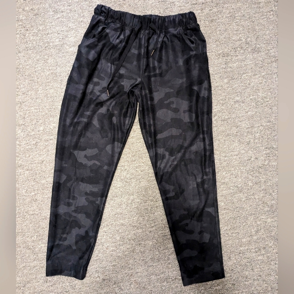 NWOT Zella Live In Jogger Pants Black Camo
